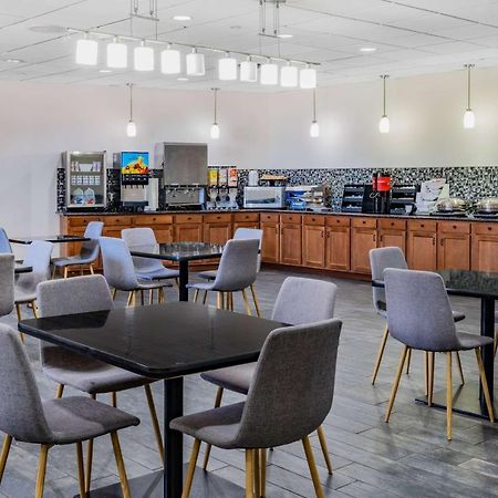 Wyndham Garden Kenosha Harborside Ξενοδοχείο Εξωτερικό φωτογραφία