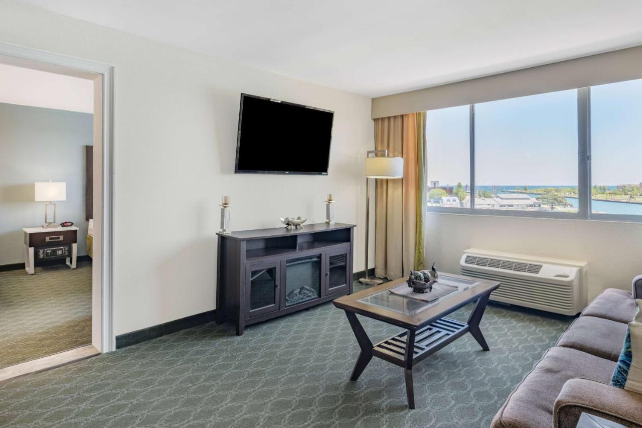 Wyndham Garden Kenosha Harborside Ξενοδοχείο Εξωτερικό φωτογραφία